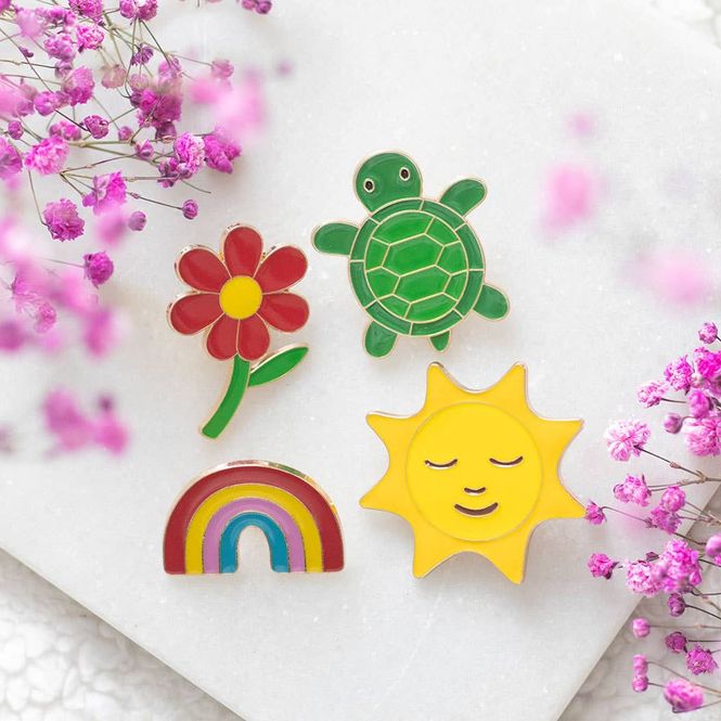 Hovedbilde Skilpadde og blomst emaljepins – 2-pakning